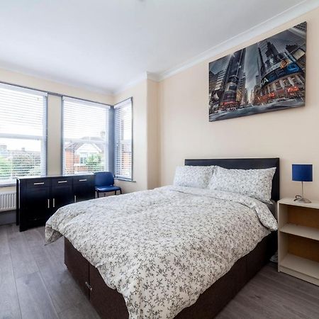 Highlands Gardens Suites Ilford Bagian luar foto