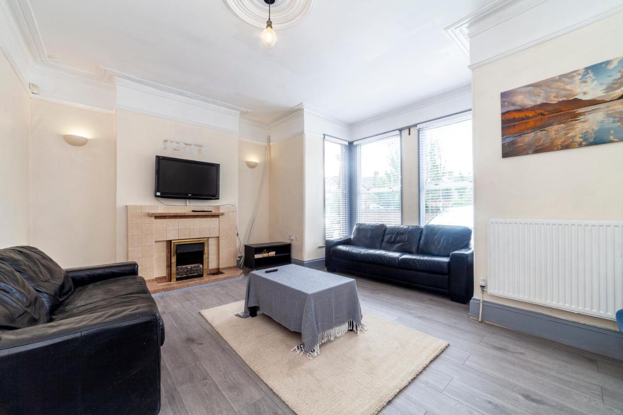 Highlands Gardens Suites Ilford Bagian luar foto