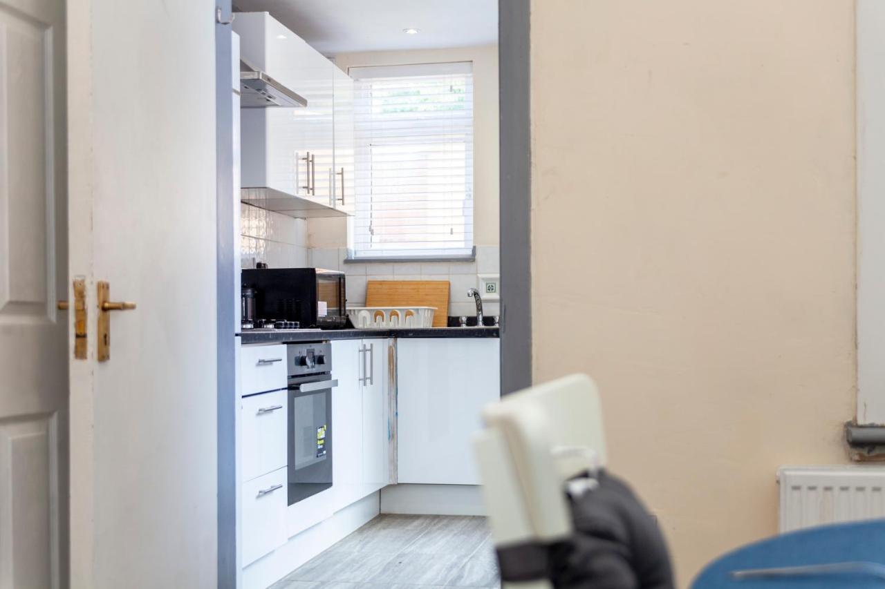 Highlands Gardens Suites Ilford Bagian luar foto