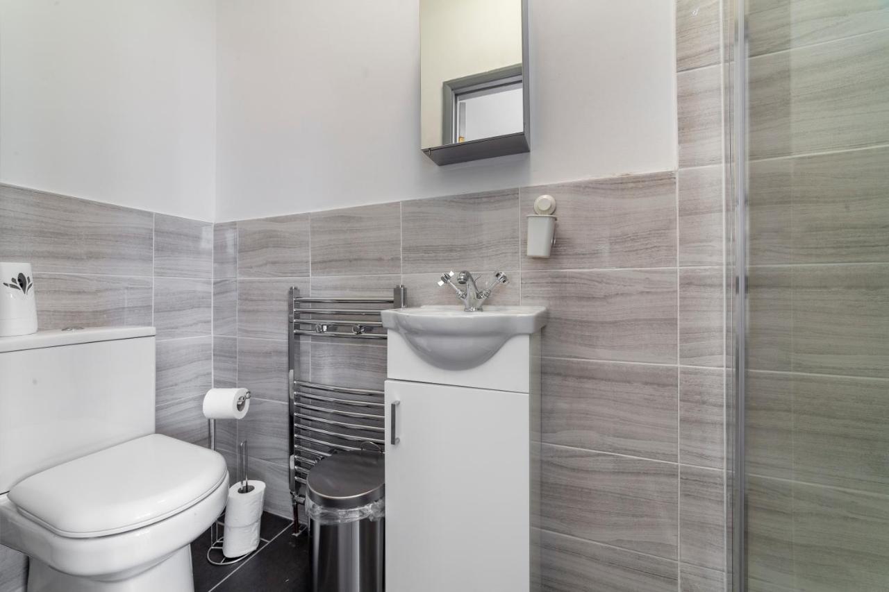 Highlands Gardens Suites Ilford Bagian luar foto