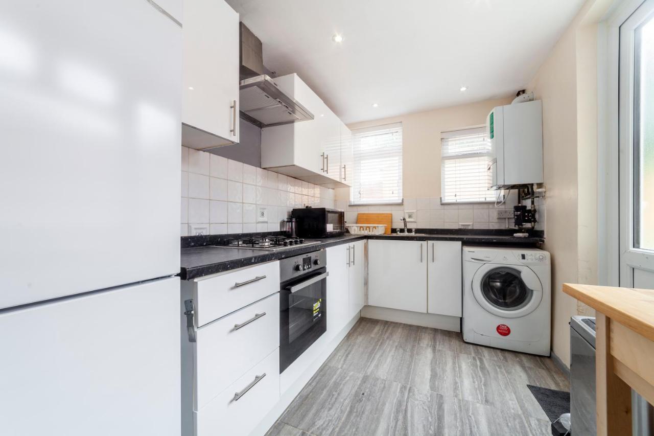 Highlands Gardens Suites Ilford Bagian luar foto