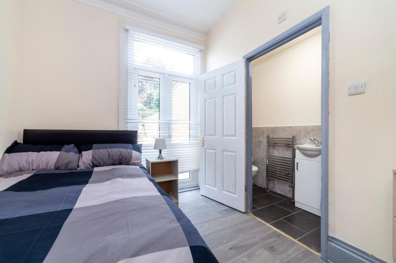 Highlands Gardens Suites Ilford Bagian luar foto