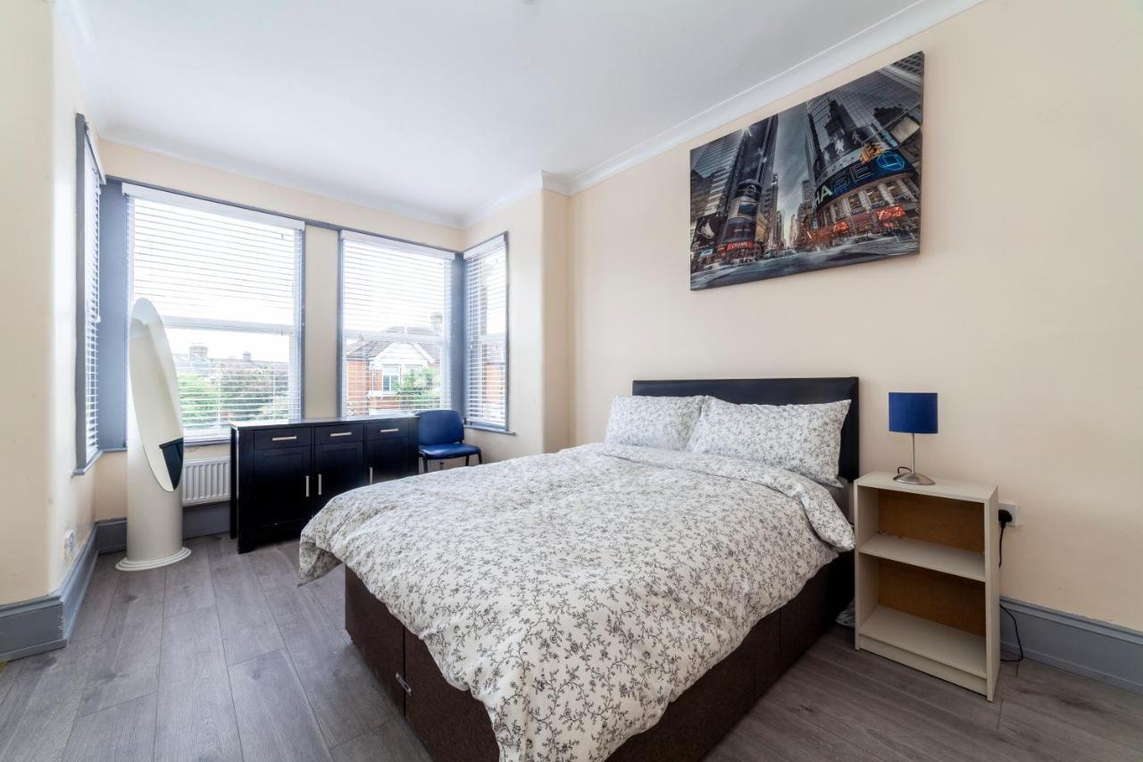 Highlands Gardens Suites Ilford Bagian luar foto