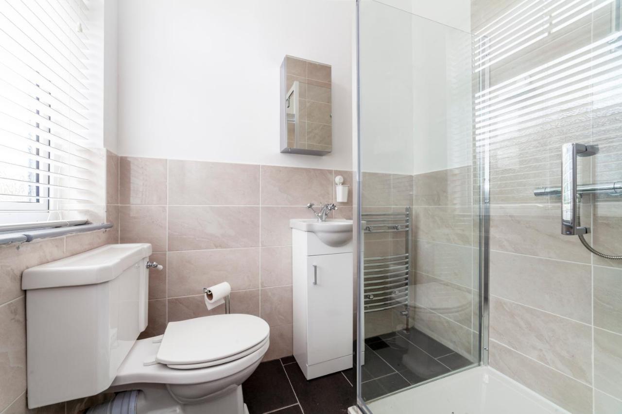Highlands Gardens Suites Ilford Bagian luar foto