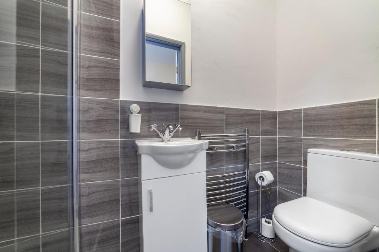 Highlands Gardens Suites Ilford Bagian luar foto