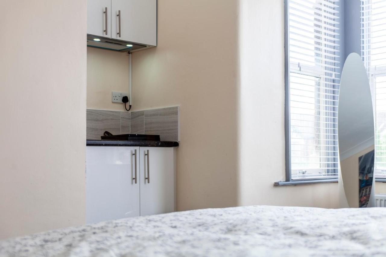 Highlands Gardens Suites Ilford Bagian luar foto