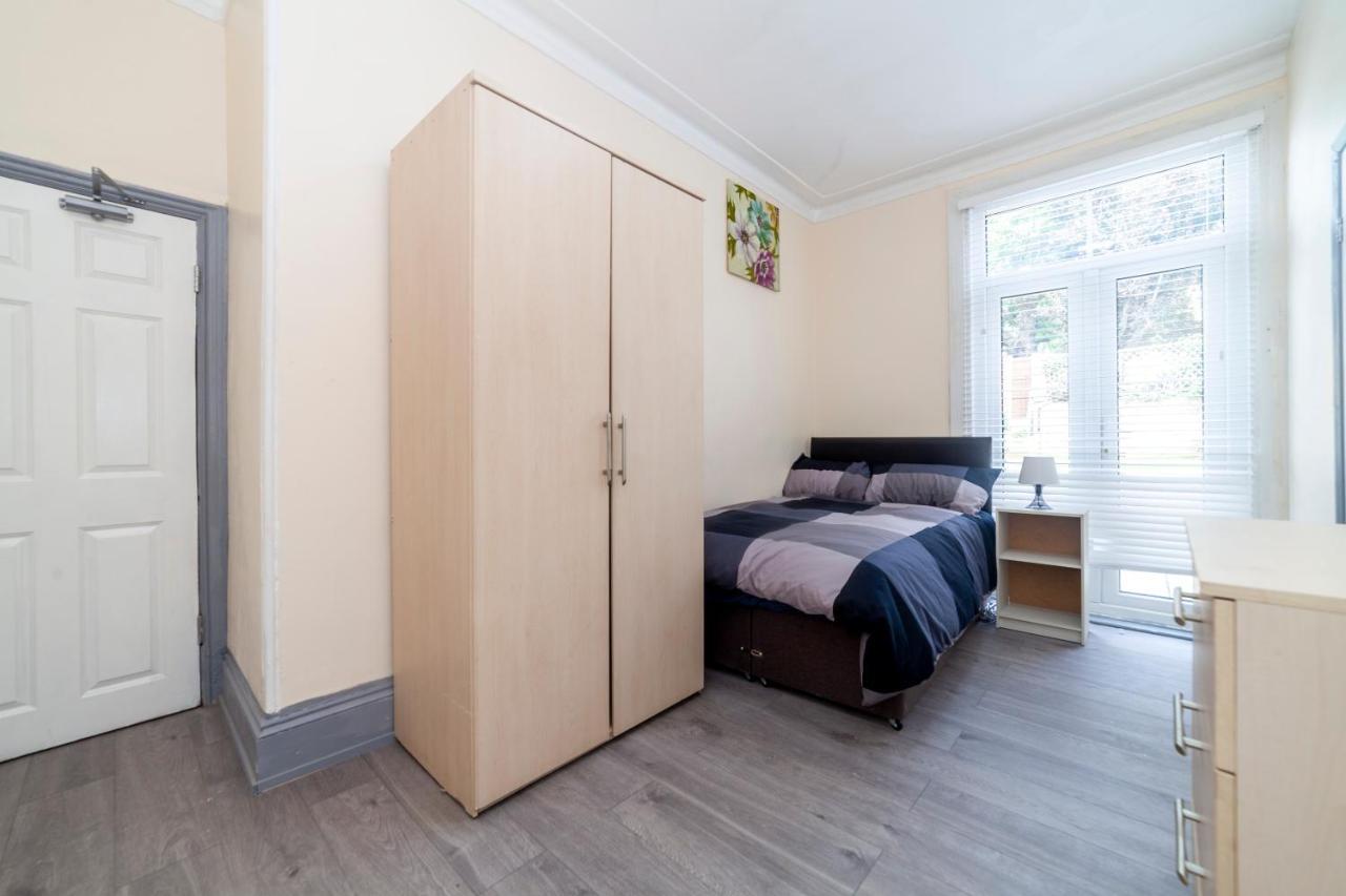 Highlands Gardens Suites Ilford Bagian luar foto