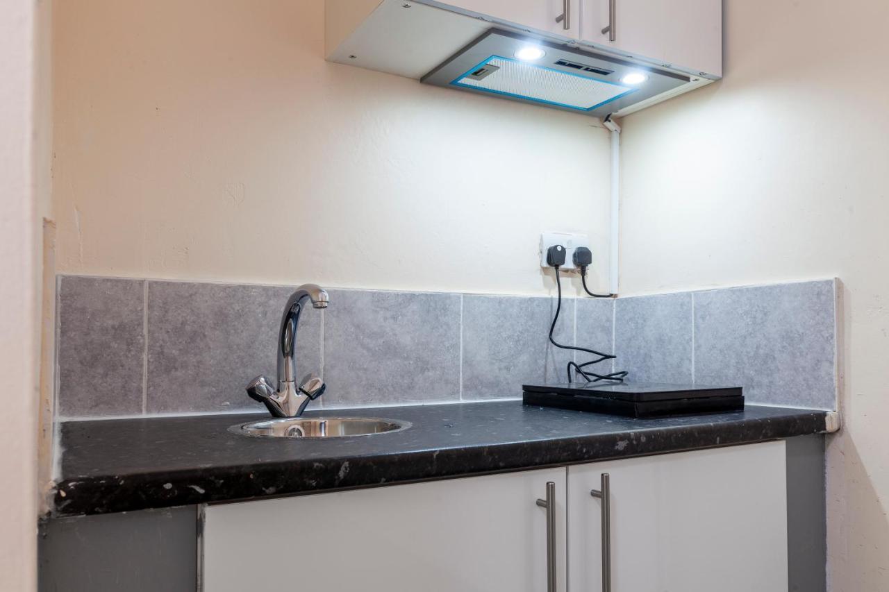 Highlands Gardens Suites Ilford Bagian luar foto